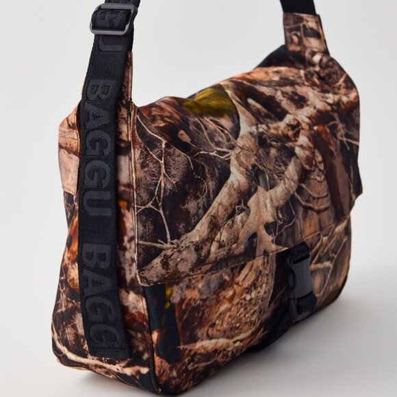 BAGGU Handbags - NWT Baggu Nylon Messenger Bag - Photo Forest